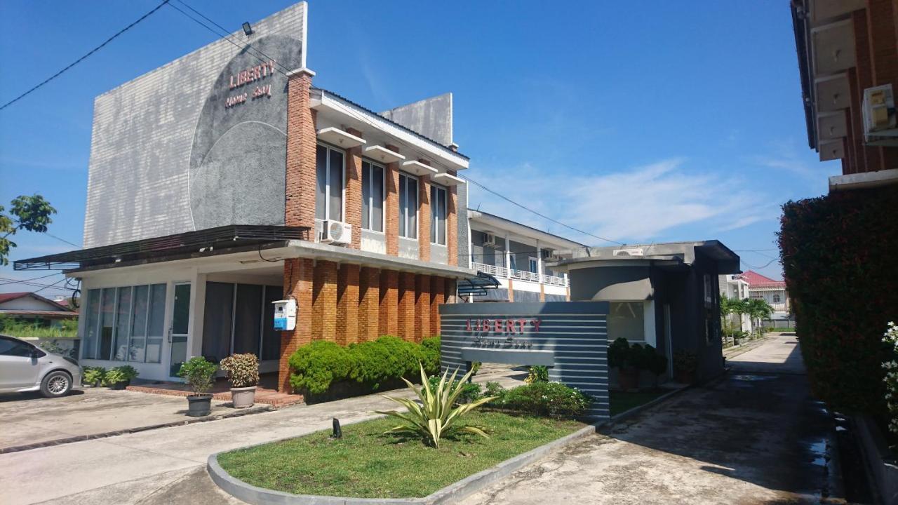 Liberty Homestay Parit (Riau) Exterior foto